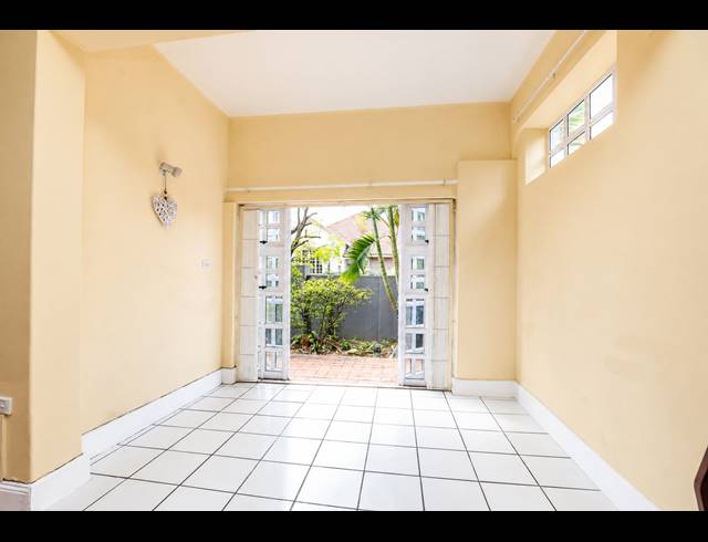 2 BEDROOM APARTMENT FOR SALE IN GLENWOOD